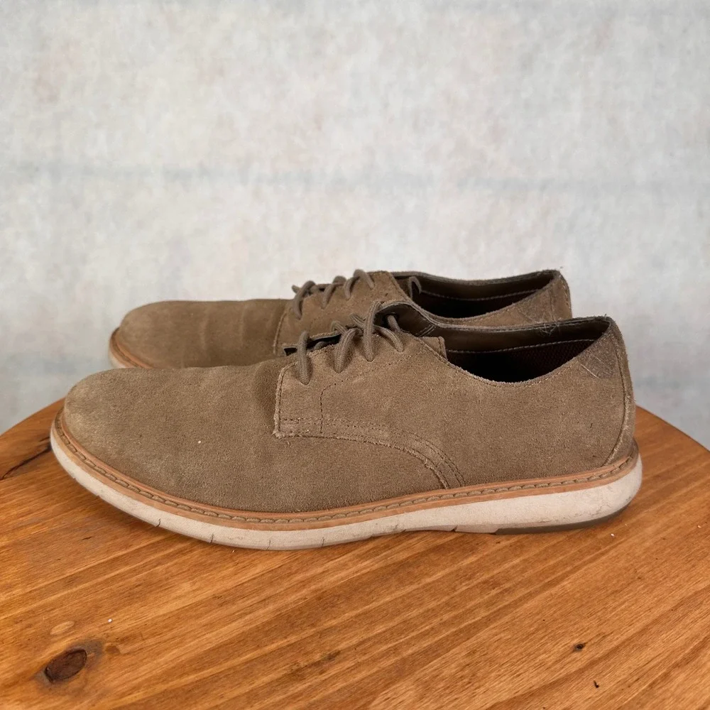 Clarks Suede Derby Shoes Mens 9 Tan Good Ultimate Comfort Lace Up 261496357080